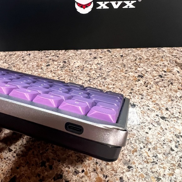 Costom L75 low profile mechanical keyboard, used and slight cosmetic damage. - Picture 8 of 9